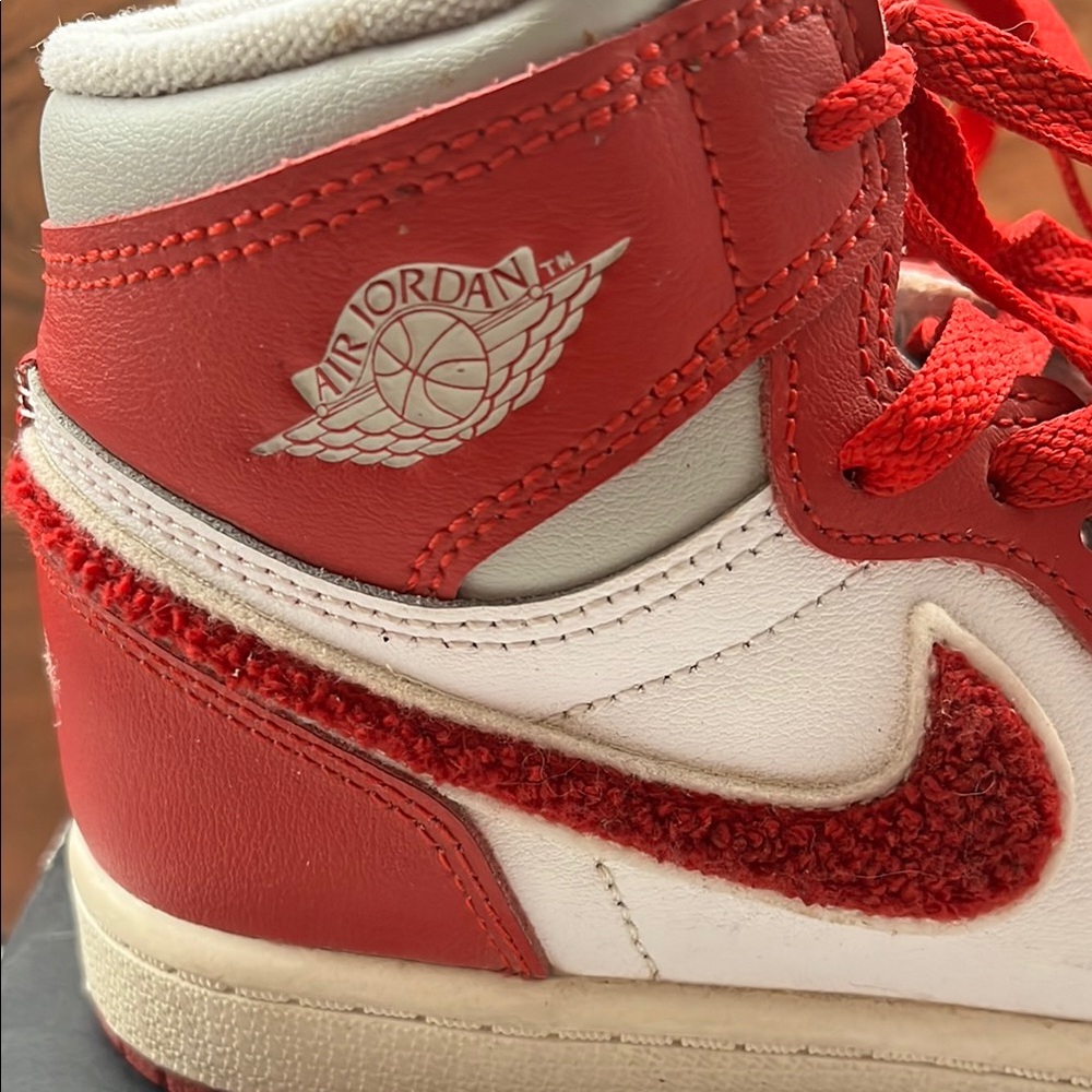 Nike Red and White Sneakers Classic Style - Picture 3 of 7